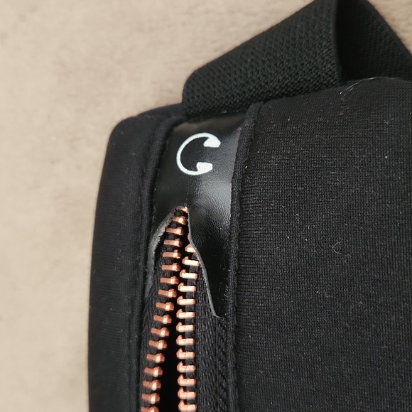 OAK & REED Work out Phone Carrier - Picture 4 of 4